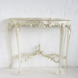 CONSOLE TABLES